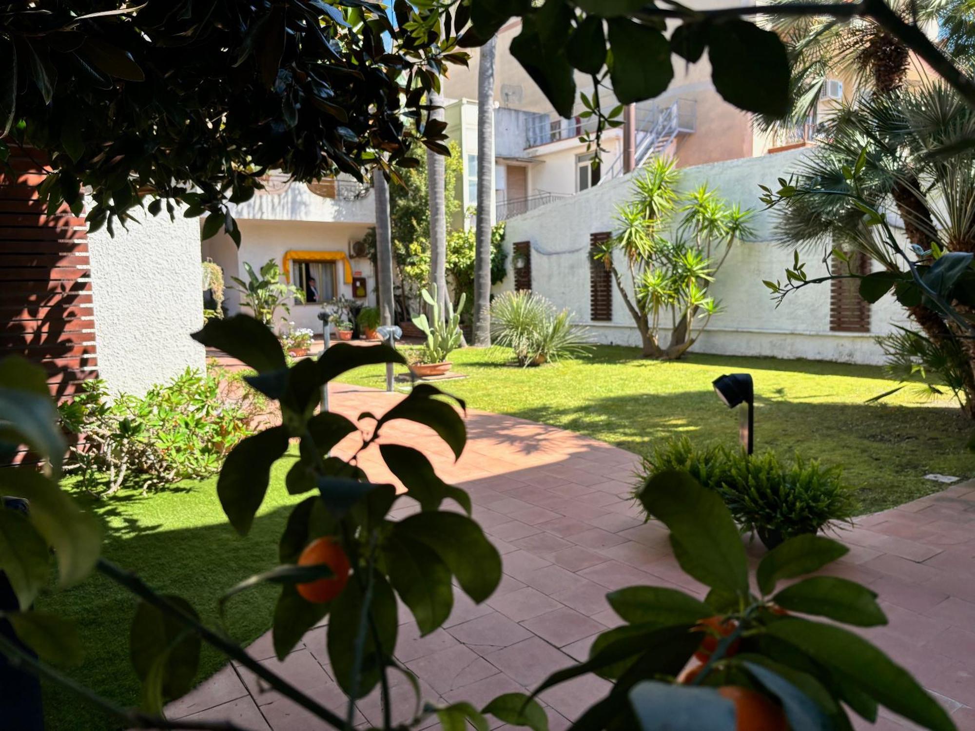 Hotel Redebora Torregrotta Exterior foto
